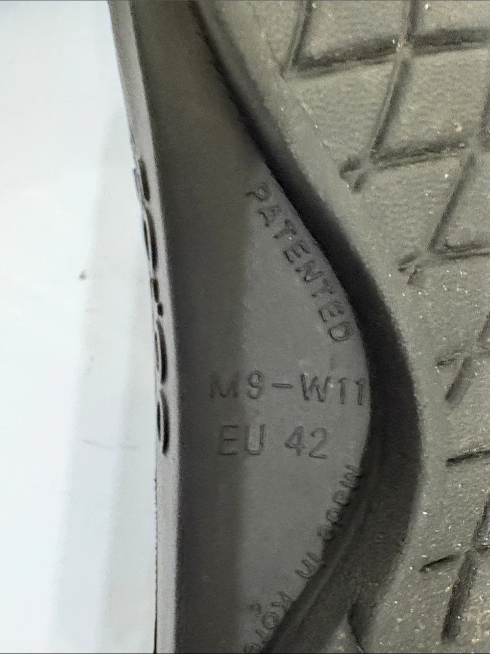 OOFOS Black Slip-On‎ Recovery Slides